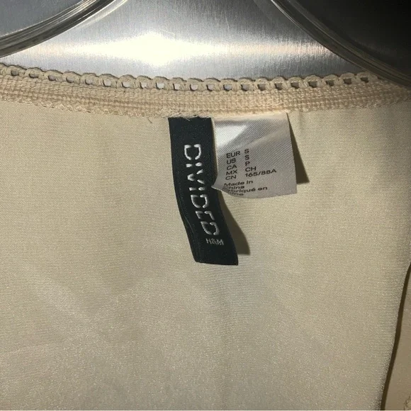 Divided Elegant Blouse Small Cream Fitted with Puff long Sleeves Vee neckline - Picture 6 of 9